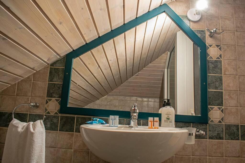Villa Ostria House à Pinakokhorion Extérieur photo