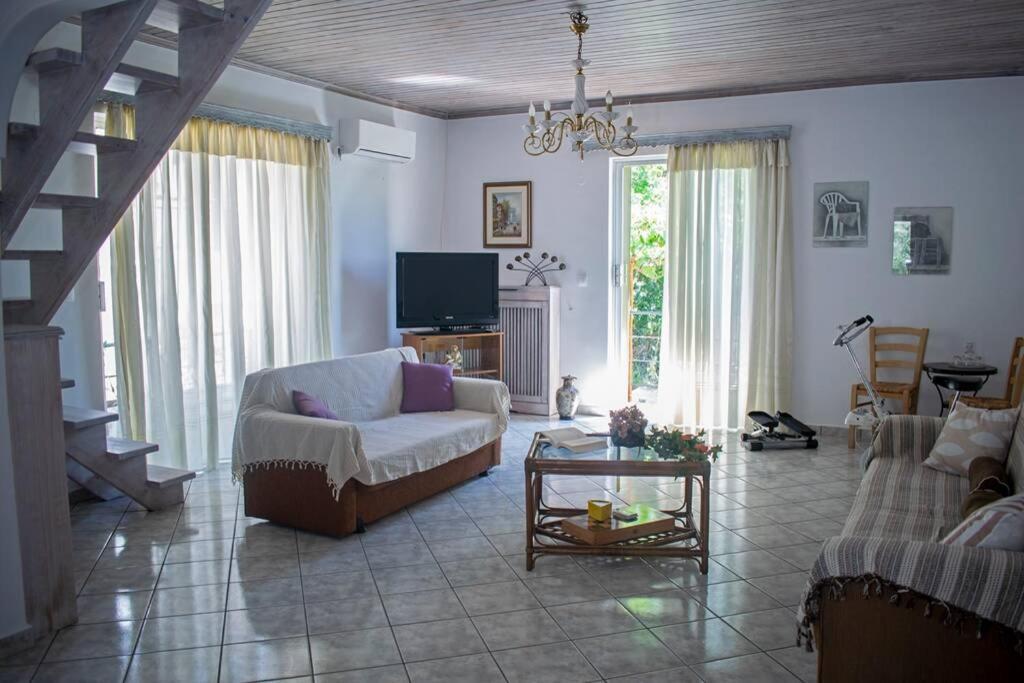 Villa Ostria House à Pinakokhorion Extérieur photo